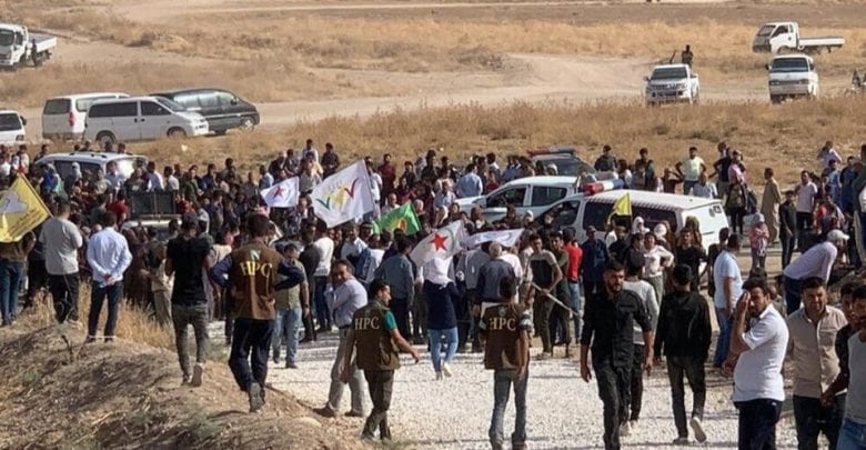 الأكراد يتظاهرون