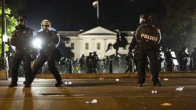 انتفاضة الامريكيين ضد العنصرية