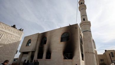 المستوطنون يحرقون مسجد