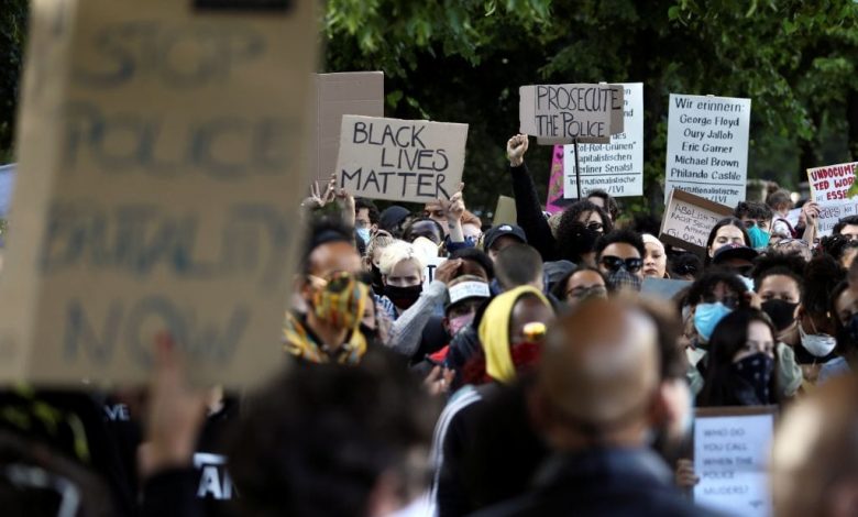 يوم آخر من الاحتجاجات ضد القتل العنصري في مدينة فيلادلفيا الأمريكية