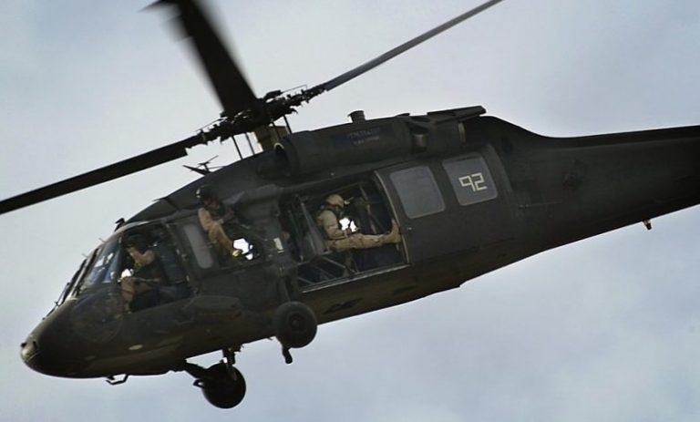 Сбит вертолет black hawk. Вертолеты армии США. Американские вертолеты в Ираке. Black Hawk вертолет упал в Японии. Blackhawk Training Jack-Black.