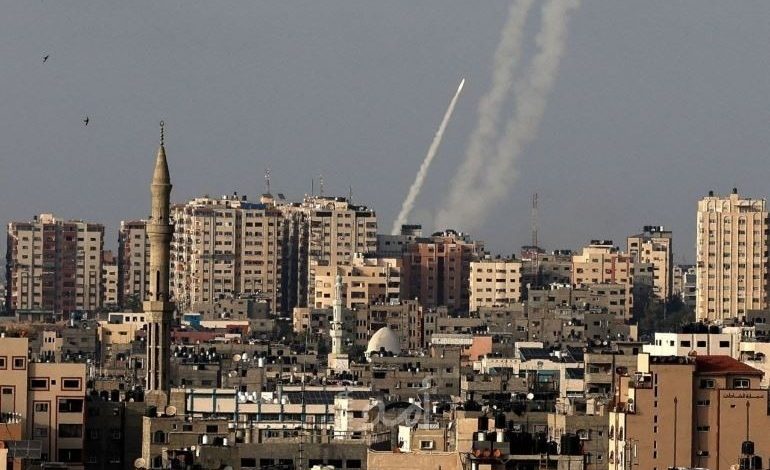 الفصائل الفلسطينية تقصف إسرائيل رداً على اقتحام المسجد الأقصى