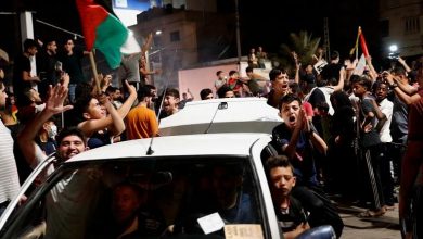 الفلسطينيون يحتفلون بوقف إطلاق النار
