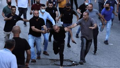 أجهزة الأمن تعتدي بوحشية على المتظاهرين الفلسطينيين والصحفيين