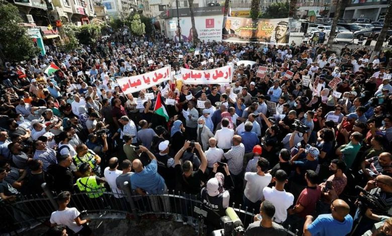 تجدد الاحتجاجات المطالبة برحيل رئيس السلطة الفلسطينية محمود عباس