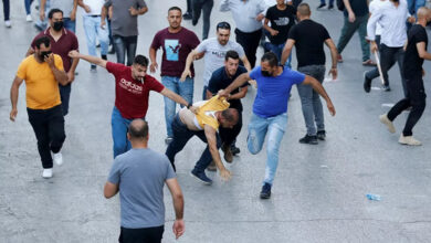 أجهزة الأمن الفلسطينية على المحتجين