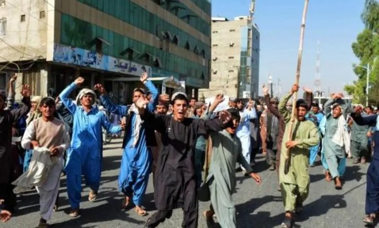 الأفغان يتظاهرون في قندهار ضد قرارات طردهم من مساكنهم