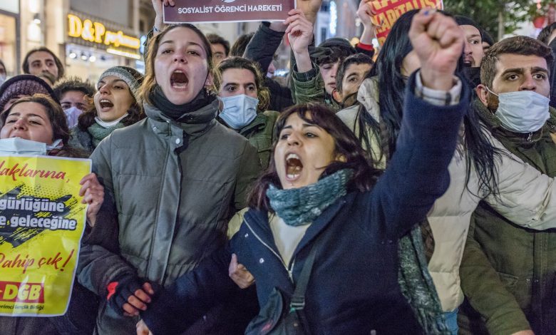 احتجاجات طلابية غاضبة وسط اسطنبول