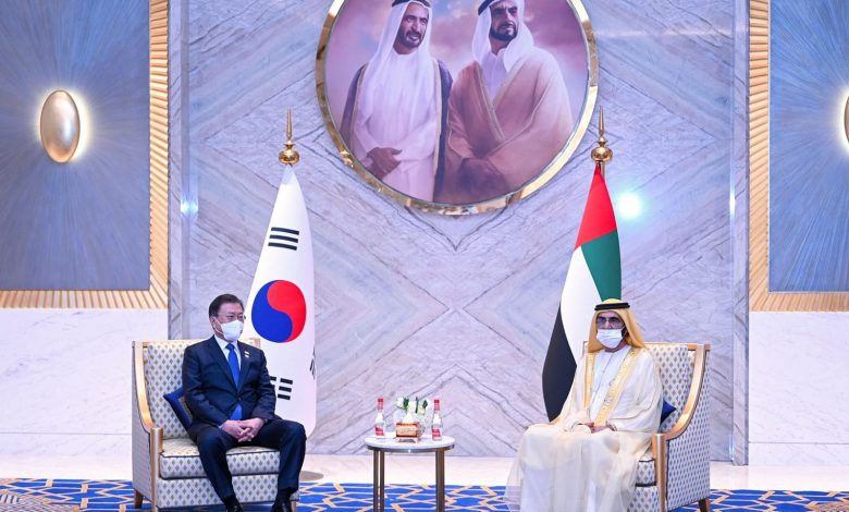 لشيخ محمد بن راشد آل مكتوم، نائب رئيس دولة الإمارات رئيس مجلس الوزراء حاكم دبي، خلال استقبال الرئيس الكوري الجنوبي مون جاي إن