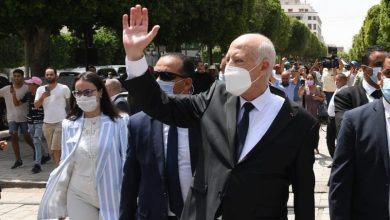 dissoudre le parlement tunisien