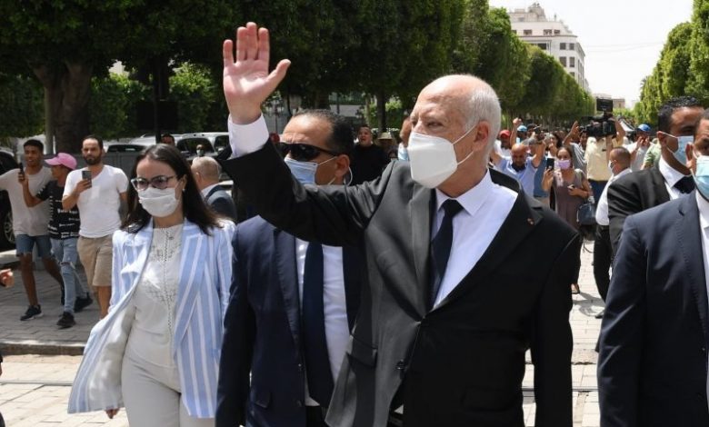 dissoudre le parlement tunisien