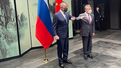 لافروف ووانغ يي