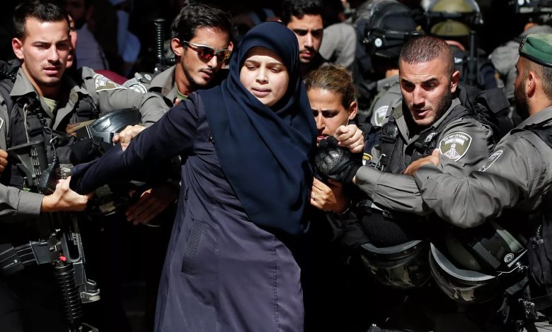 قوات الاحتلال الإسرائيلي تعتقل فلسطينية داخل المسجد الأقصى