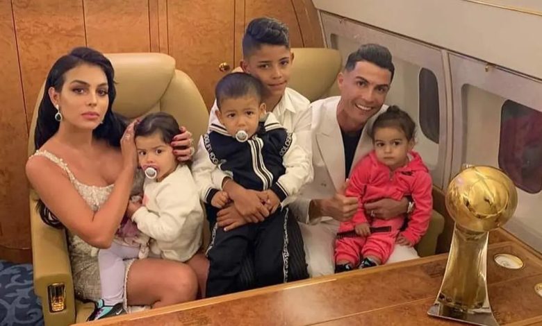 رونالدو وعائلته