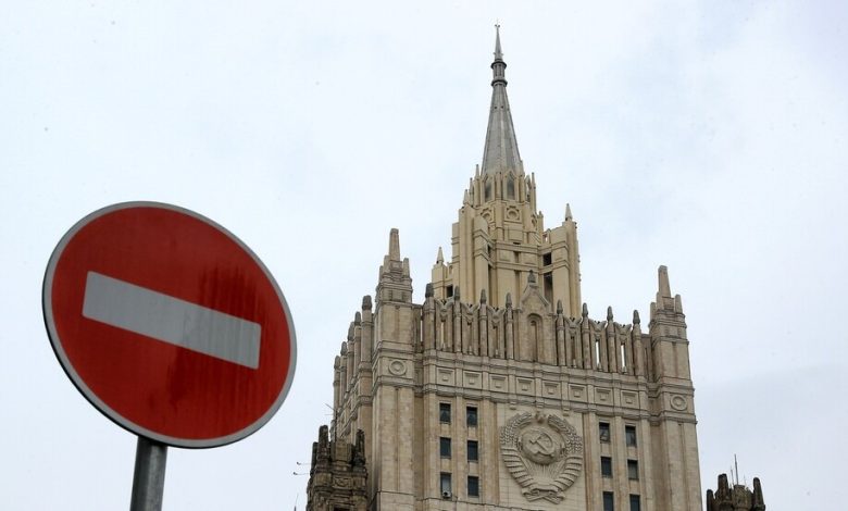 موسكو تطرد عشرات الدبلوماسيين الغربيين من أراضيها