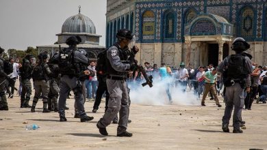 قوات الاحتلال تعتدي على مصلين في المسجد الأقصى