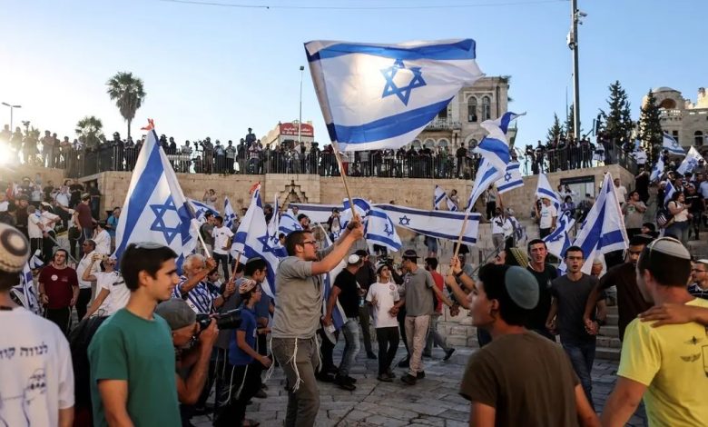 مئات المتطرفون اليهود يقتحمون باحات المسجد الأقصى
