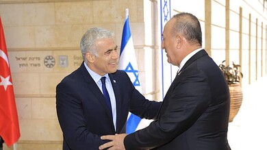 يائير لبيد ومولود جاويش