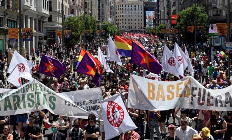آلاف الإسبان يتظاهرون ضد انعقاد قمة "الناتو" في بلادهم