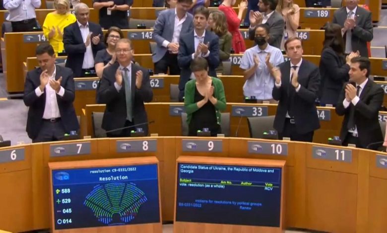 البرلمان الأوروبي يصوت لصالح منح أوكرانيا ومولدافيا وجورجيا صفة "المرشح"