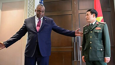 وي فنغي و لويد أوستن