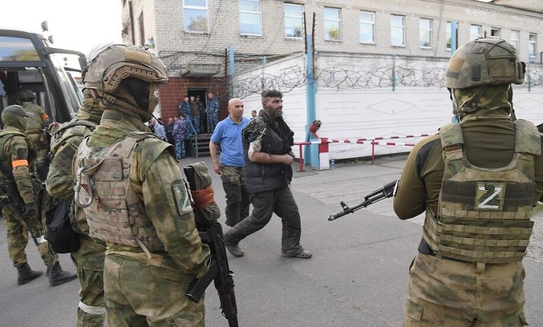 القوات الأوكرانية تقصف سجناً لأسرى الحرب بصواريخ هيمارس