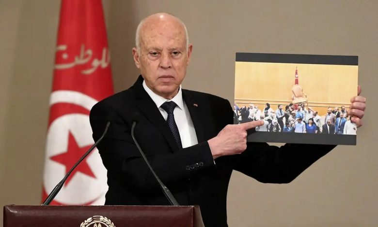 Le président tunisien projet de constitution