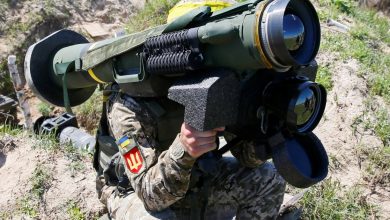 أوكرانيون يتاجرون بالأسلحة الغربية على الإنترنت