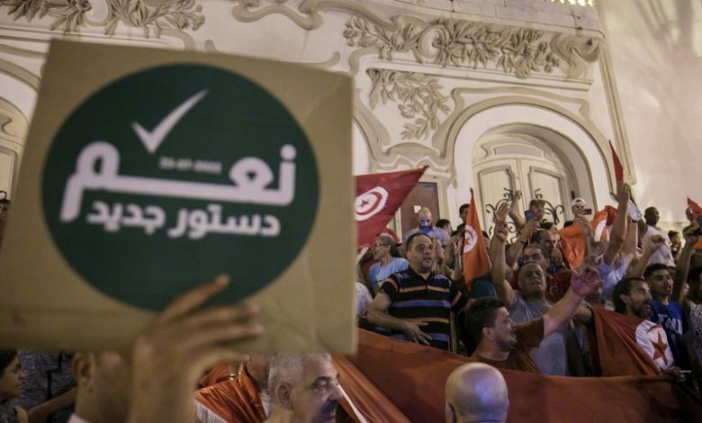 أغلبية ساحقة تصوت لصالح مشروع الدستور التونسي الجديد