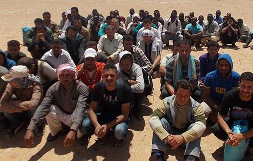 السلطات الليبية تحرر 63 مهاجراً مصرياً احتجزوا في مدينة البيضاء