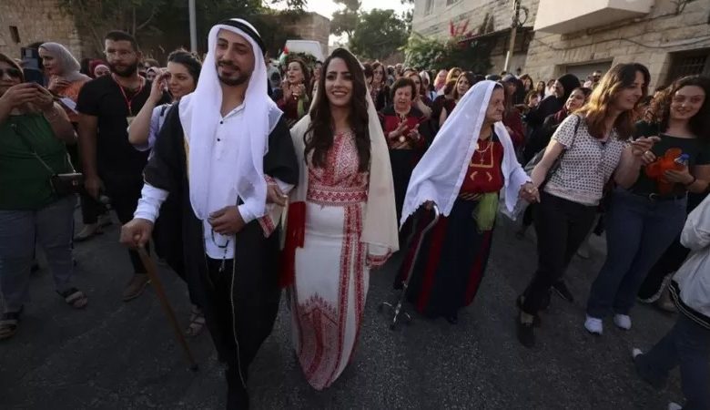 الحب تحت رقابة الاحتلال... إسرائيل تفرض قيود على الزوار الأجانب لفلسطين