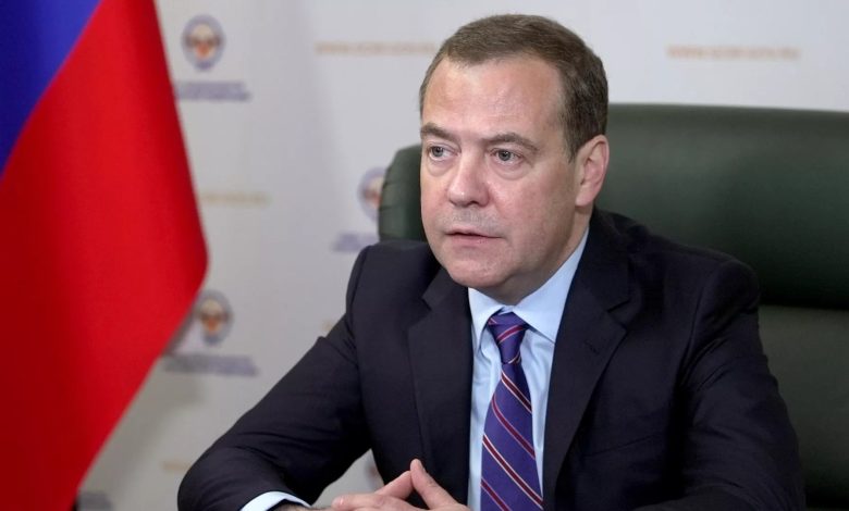 Medvedev met en garde Israël contre livraisons d'armes à l'Ukrain