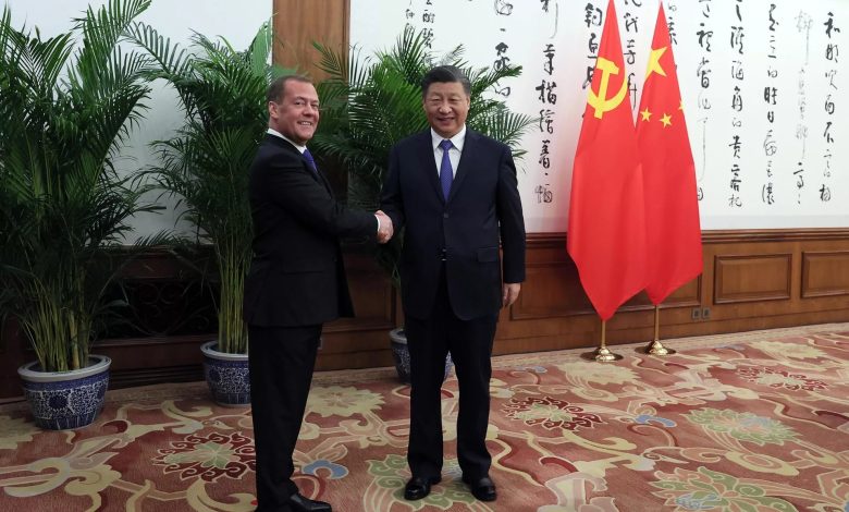 ميدفيديف مع الرئيس الصيني