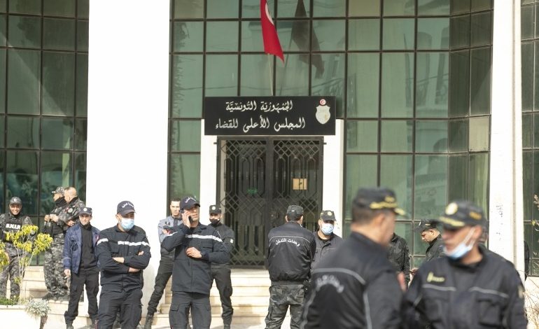 تونس: التحقيق مع 13 قاضي بشبهات التورط في جرائم إرهابية