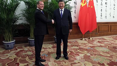 ميدفيديف مع الرئيس الصيني