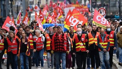 النقابات الفرنسية الكبرى تستأنف الإضرابات والمظاهرات