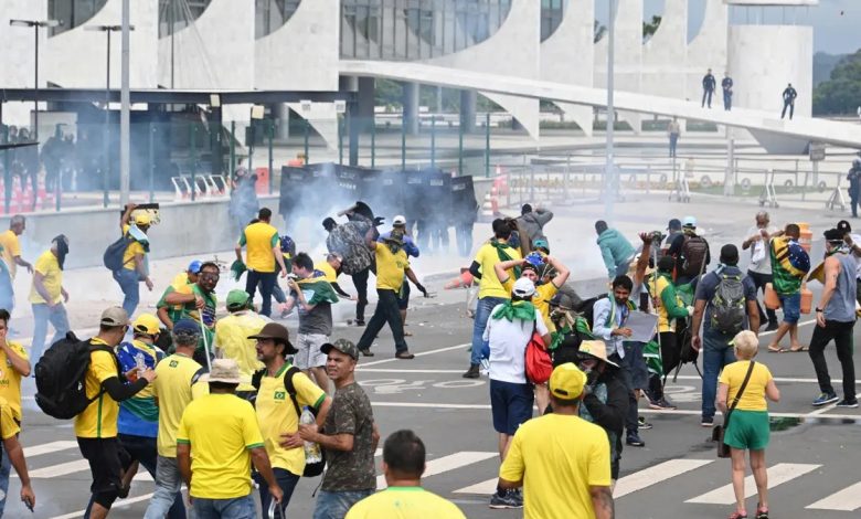 أنصار الرئيس البرازيلي السابق بولسونارو يقتحمون القصر الرئاسي والكونغرس والمحكمة العليا