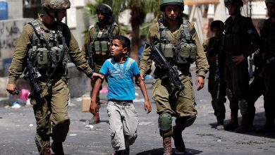 خلال عام 2022 ... إسرائيل تعتقل 882 طفلاً فلسطينياً و172 إمرأة