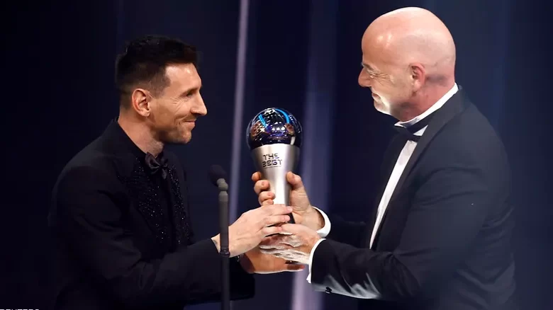 ميسي يحصد جائزة الفيفا كأفضل لاعب كرة قدم في العالم 2022