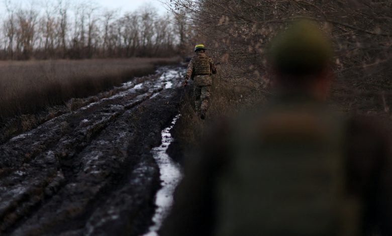 القوات الأوكرانية تتراجع في لوغانسك وزيلينسكي يعترف بصعوبة الأوضاع