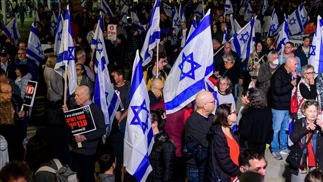 آلاف الإسرائيليين يتظاهرون تنديداً بخطط نتنياهو تعديل النظام القضائي