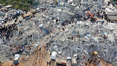 الزلازل المدمّرة تركيا