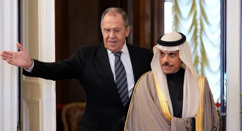 لافروف يلتقي بنظيره السعودي الأمير فيصل بن فرحان في موسكو