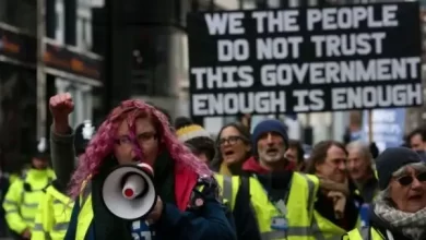 آلاف الأطباء يضربون عن العمل في بريطانيا احتجاجاً على تدني الأجور