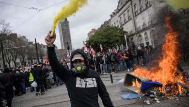 احتجاجات مليونية في فرنسا ضد قانون التقاعد والشرطة تشتبك مع المتظاهرين