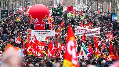 إضرابات ضد مشروع إصلاح نظام التقاعد