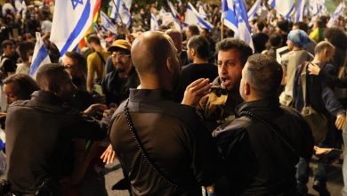 آلاف الإسرائيليين يجددون التظاهرات المناهضة لمشروع "التعديلات القضائية"