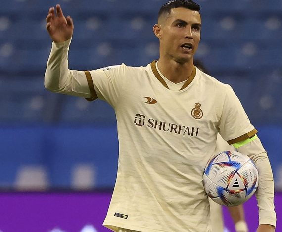 Cristiano Ronaldo en colère après l'élimination d'Al Nassr en demi-finale de la Coupe du Roi