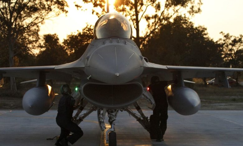 F16