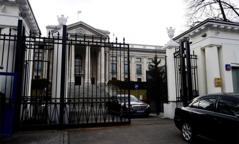 La Pologne saisit le bâtiment du lycée russe à Varsovie, la Russie proteste